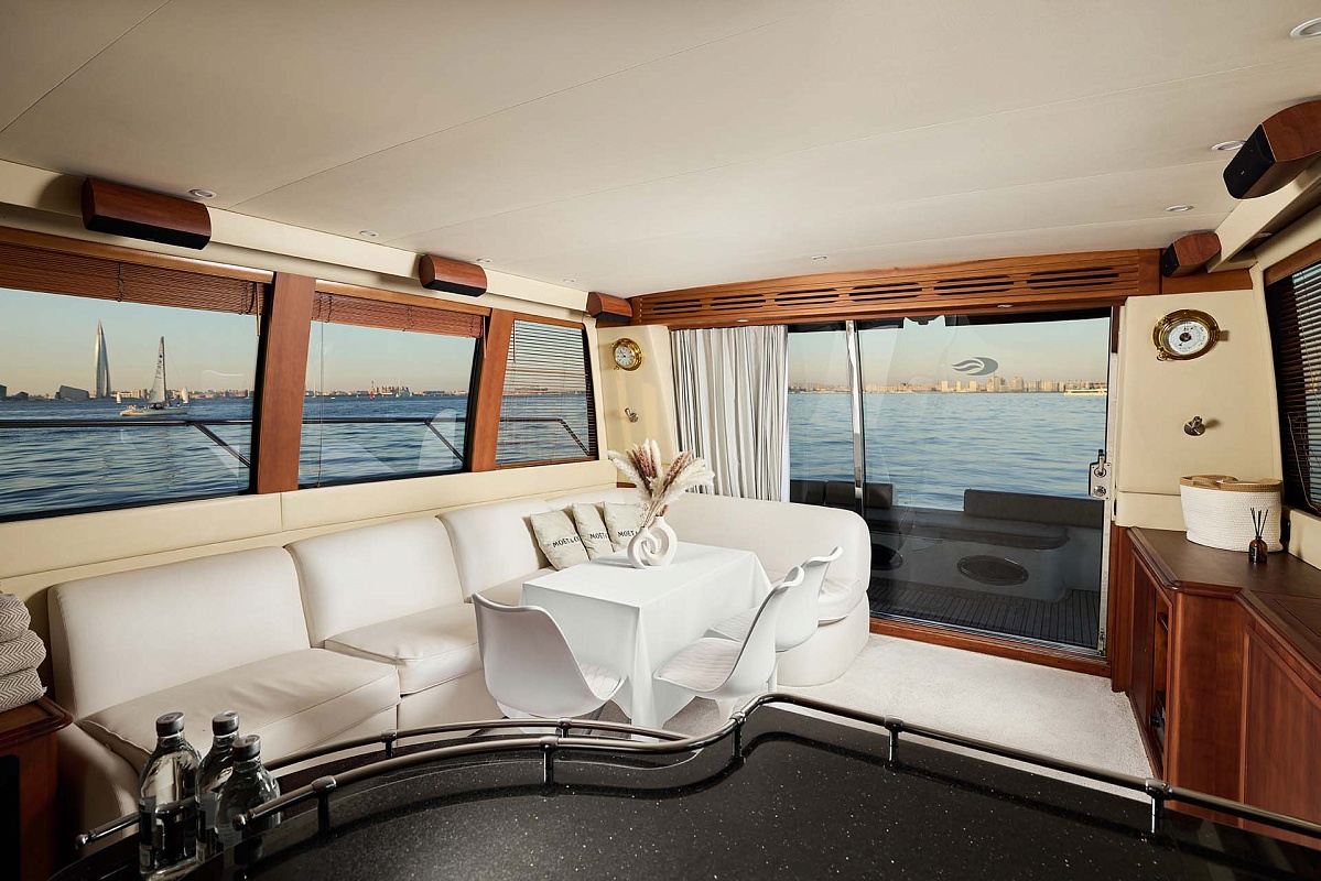 Аренда яхты Carver 60 Mila в Санкт-Петербурге